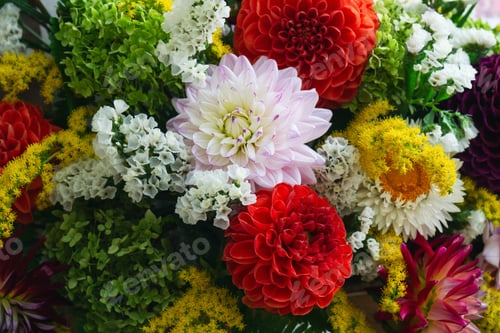 Preview: Bright and colorful autumn floral arrangement for a bridal thanksgiving celebration