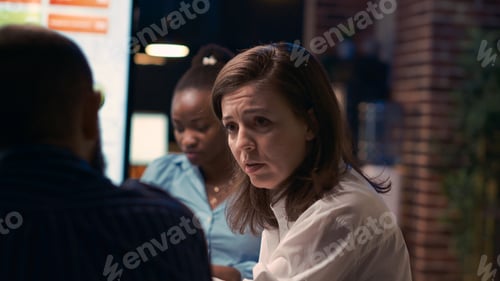 Preview: Woman talking with employee in business meeting