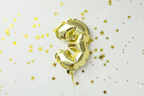 Preview: Festive number 3 made of golden balloons
