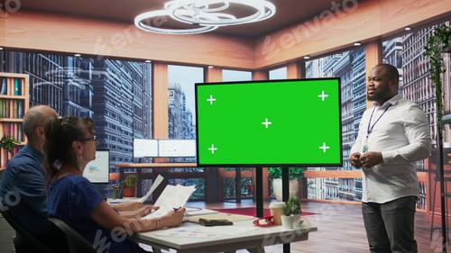 Preview: Elderly pair meeting with a financial broker next to copy space display