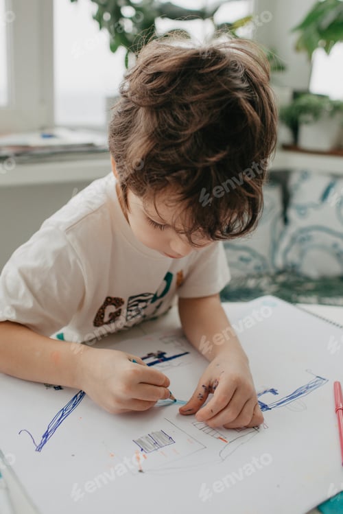 Preview: The boy draws with felt-tip pens