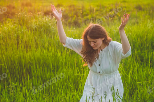 Preview: Woman praying