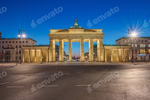 Preview: The famous Brandenburg Gate in Berlin at night
