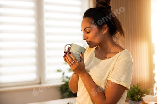 Preview: Relaxed Woman Enjoying Morning Beverage Indoors