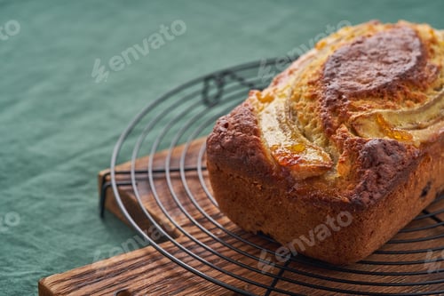 Preview: Banana bread, cake with banana. Whole loaf on grid. Side view