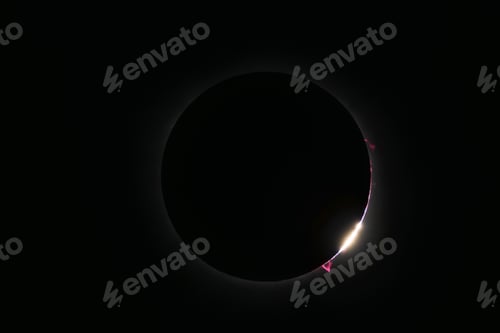 Preview: Total solar eclipse with bright Baily's beads, moon exit