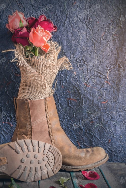 Preview: Roses in shoes on wooden