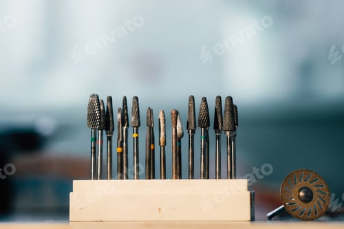 Preview: Grinding tools and drills for dental technicians