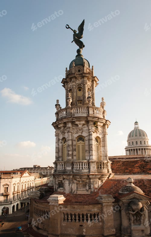 Preview: Statue on dome of ornate building