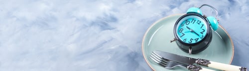 Preview: Intermittent fasting concept with blue alarm clock