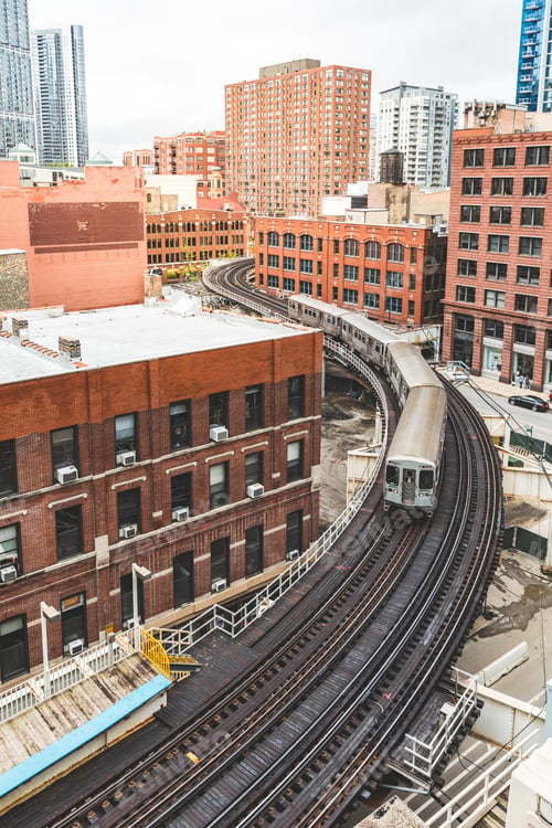 Preview: Chicago L train traveling on elevated railway tracks