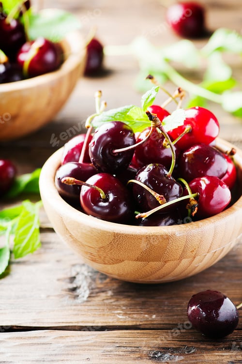 Preview: Black sweet cherry and mint on the wooden table
