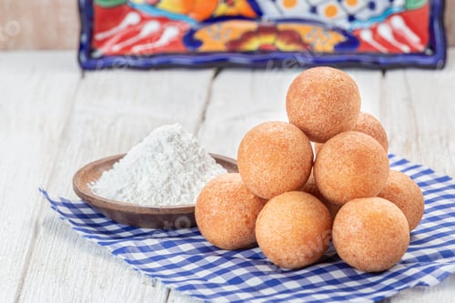 Preview: Fritters on the table, typical Colombian food, close-up image