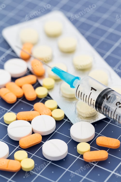 Preview: Drugs and injection syringe