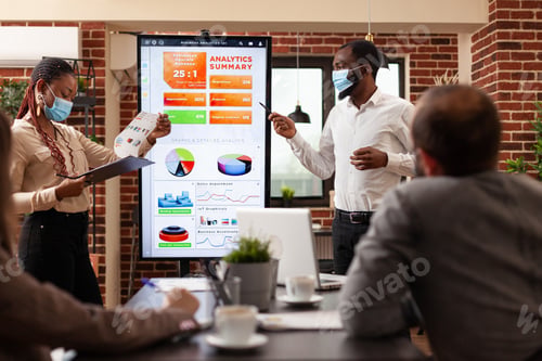 Preview: Businessteam with medical face mask to prevent infection with covid19