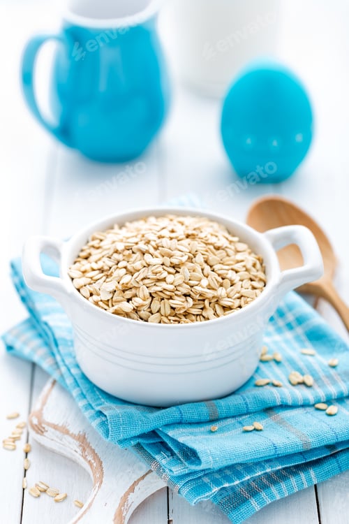 Preview: Rolled oats on white wooden background