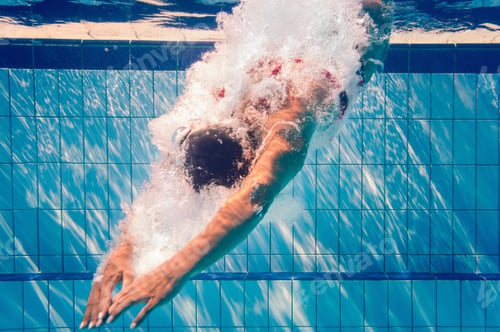 Preview: Female diver underwater