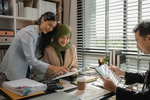 Preview: A very talented Muslim businesswoman wears the hijab to show her faith. A company with many business