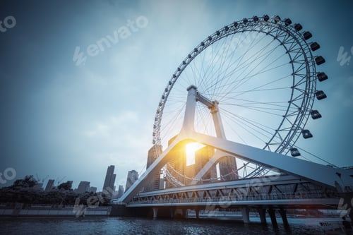 Preview: ferris wheel closeup