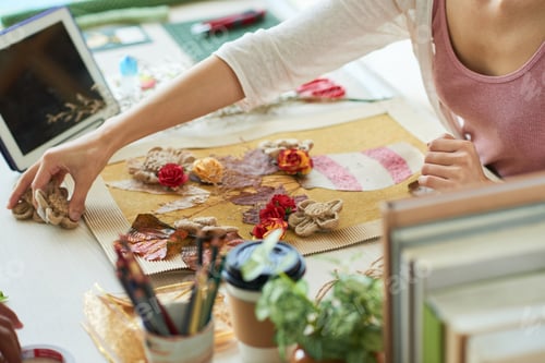 Preview: Talented Designer Focused on Project