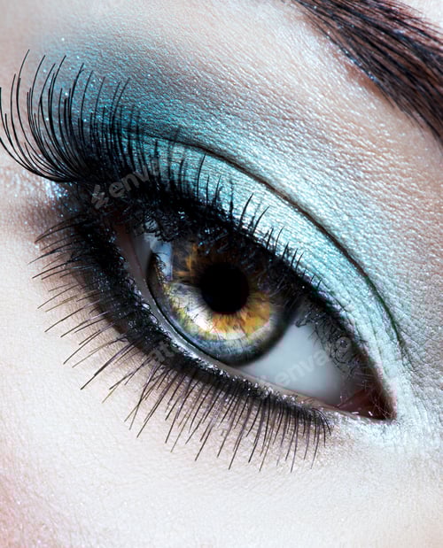 Preview: Woman's eye with blue eye makeup