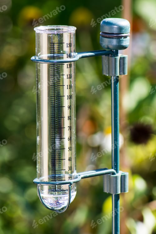 Preview: Rain gauge in the garden