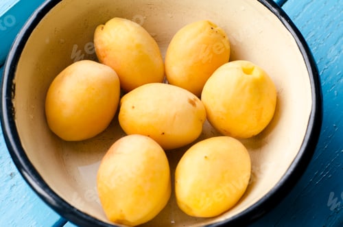 Preview: Apricots