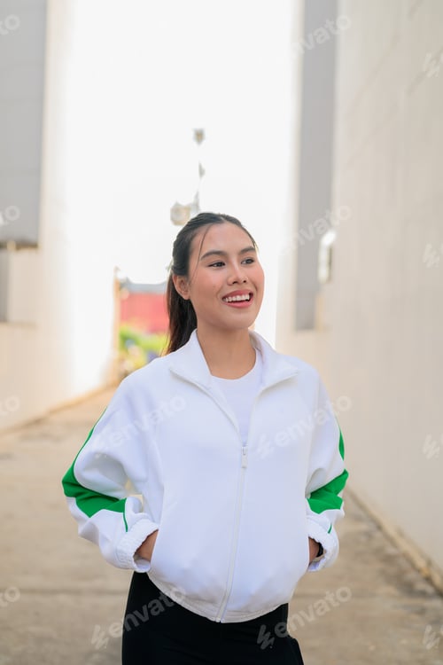 Preview: Young Asian Woman in Sporty Casual Outfit Outdoors