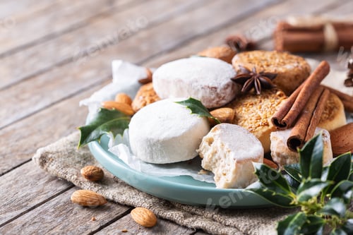 Preview: Typical Spanish Christmas sweets, shortbread mantecados and polvorones