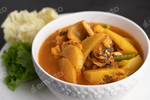 Preview: Yellow curry with snakehead fish, Thai food in a bowl on a plate.