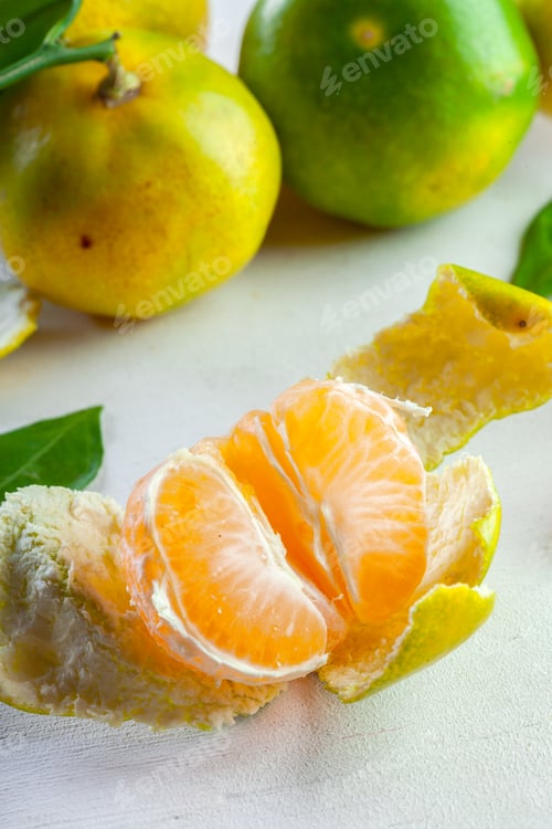 Preview: Ripe mandarin with leaves