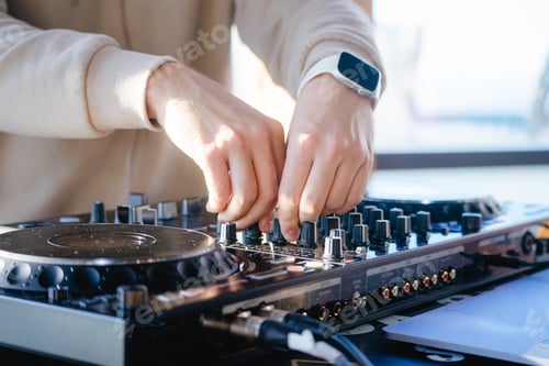 Preview: close-up of a DJ at work
