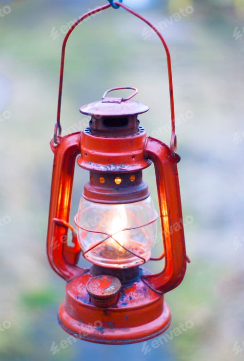 Preview: a kerosene lamp lit illuminates