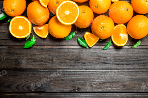 Preview: Fragrant oranges with foliage.