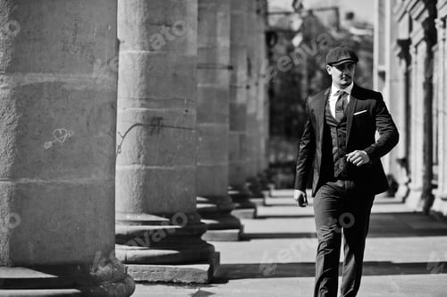 Preview: Portrait of retro 1920s english arabian business man