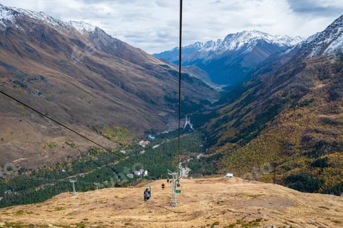 Preview: Mountain gorge with single-seat cable car line for tourists