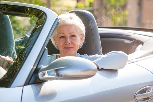 Preview: Portrait of senior woman in convertible car