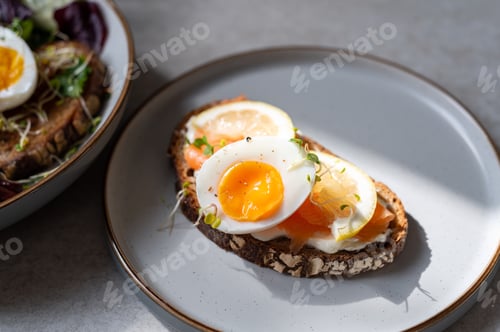 Preview: Toast with salmon and medium boiled eggs