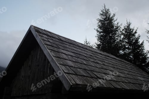 Preview: details of a roof on a wooden cabin/ hiking shelter