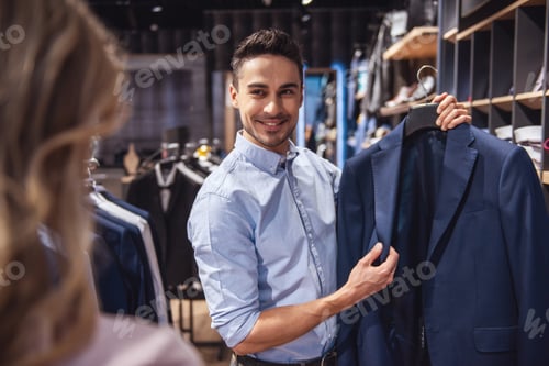 Preview: Couple doing shopping
