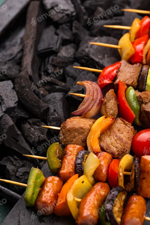 Preview: Grilled kebabs with meat, mushrooms and vegetables