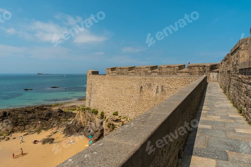 Preview: Plage du Mole from the wall of the beautiful village of Saint-Malo, France