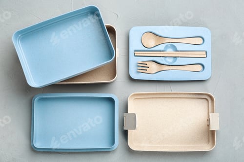 Preview: Empty lunch box on table, top view