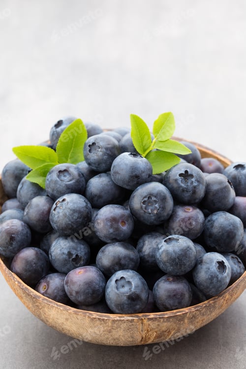 Preview: Fresh Blueberries in Rustic Wooden Bowl Close-Up