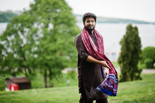 Preview: Afghanistan man wear traditional clothes.