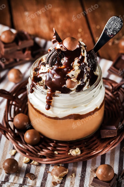 Preview: Delicious dessert - chocolate mousse