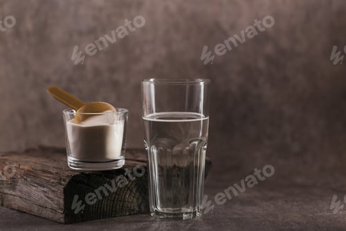 Preview: Glass with collagen dissolved in water and collagen protein powder