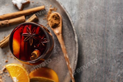 Preview: Mulled wine in glass with cinnammon