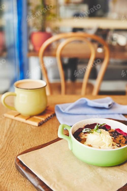 Preview: Cobbler pie in pot served with coffee