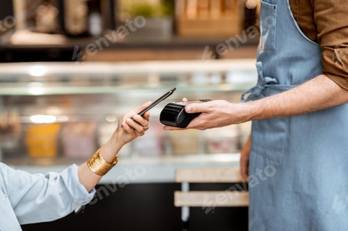Preview: Contactless payment in ice cream shop